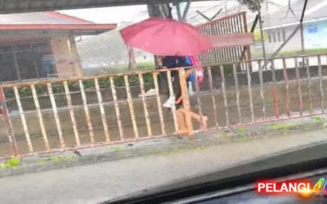 Video Viral Siswa Gendong Teman Autisnya saat Hujan yang Menyejukkan Hati