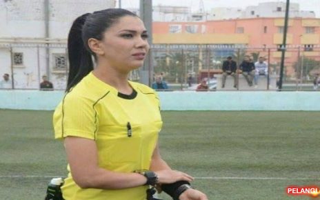 Ini Wasit Wanita Arab Pertama yang Memimpin Pertandingan Sepak Bola