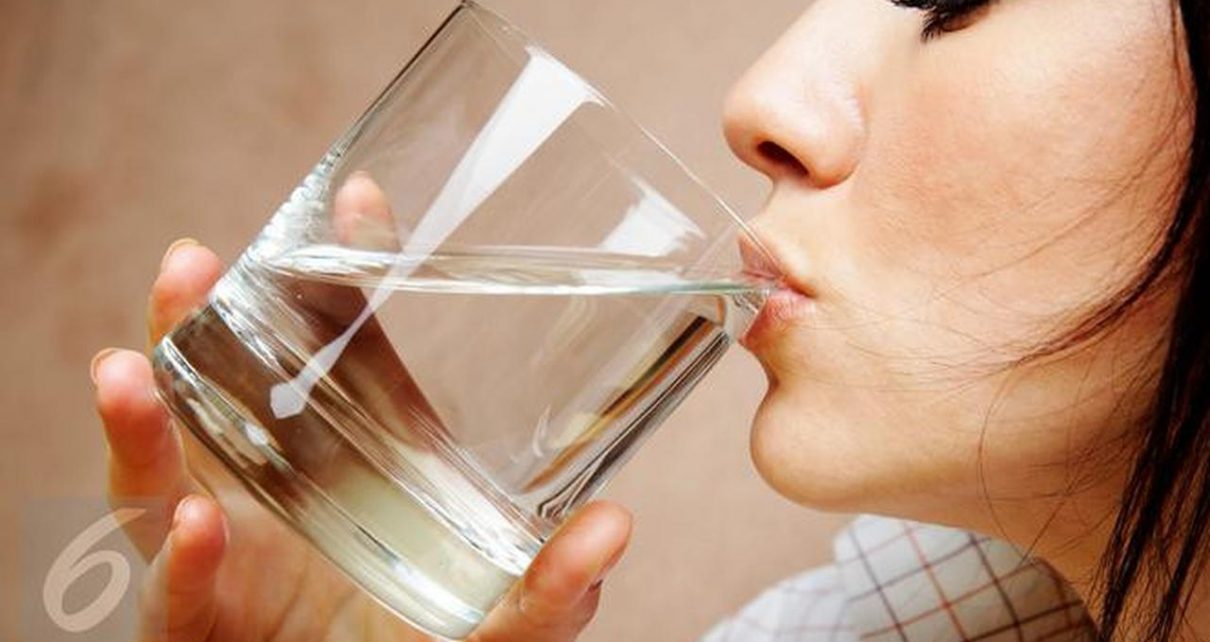 Ganggu Kesehatan, Ini 5 Kebiasaan Minum Air yang Salah