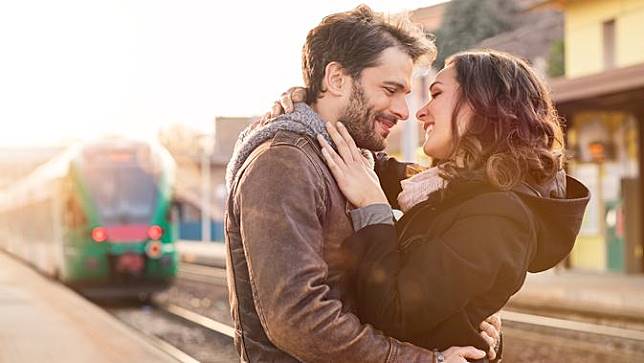 Menurut Penelitian, LDR Bisa Bikin Pasangan Lebih Sehat