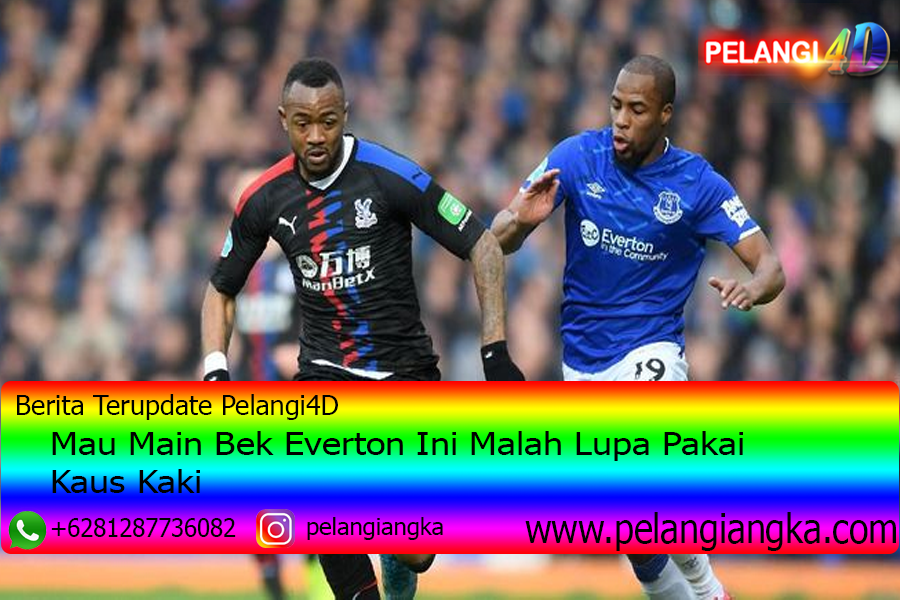 Mau Main Bek Everton Ini Malah Lupa Pakai Kaus Kaki