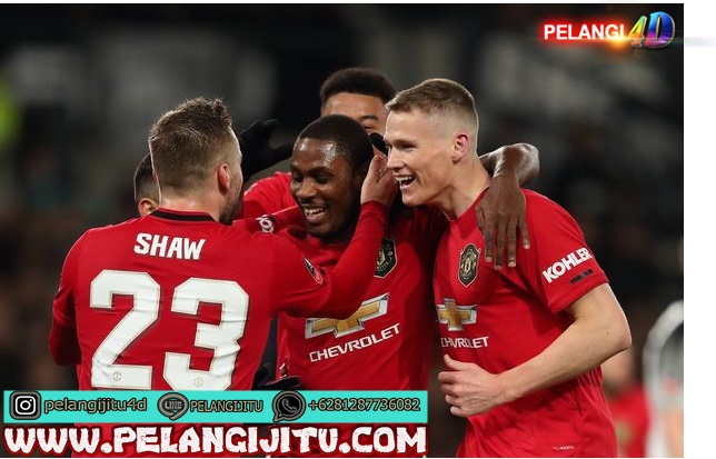 Stiker Anyar Manchester United Cetak Dua GOL , Manchester United Kandaskan Perlawan Derby