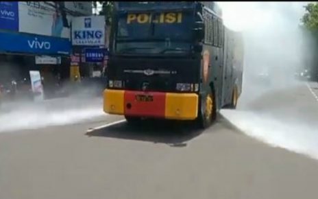 Viral Mobil Water Canon Polisi Diubah Jadi Penyemprot Disinfektan
