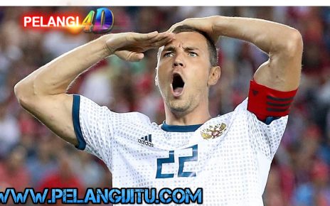 Rumor Transfer : Lazio Incar Stiker Jangkung Timnas Russia Artem Dzyuba