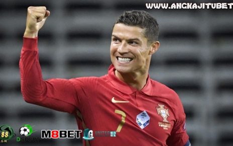 Teruslah Buat Penikmat Sepakbola Bahagia, Ronaldo!