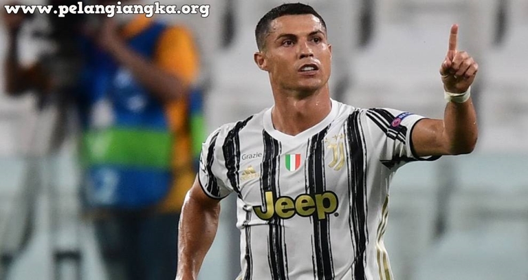 Alasan Cristiano Ronaldo Harus Dimainkan sebagai Penyerang di Juventus